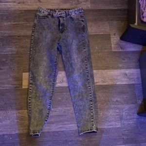 Jeans for sale ⚠️Cleaning out my closet⚠️ CHECK MY PAGE 4 GOOD DEALS⚠️⚠️⚠️⚠️